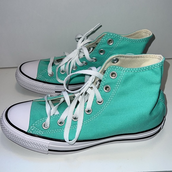 *NWT* Converse High Tops - Picture 3 of 5
